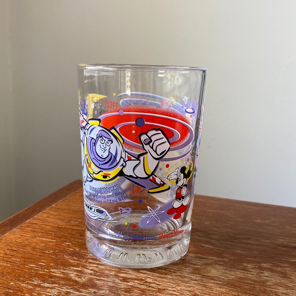 Vintage y2k McDonald’s Walt Disney collectible commemorative glass EPCOT